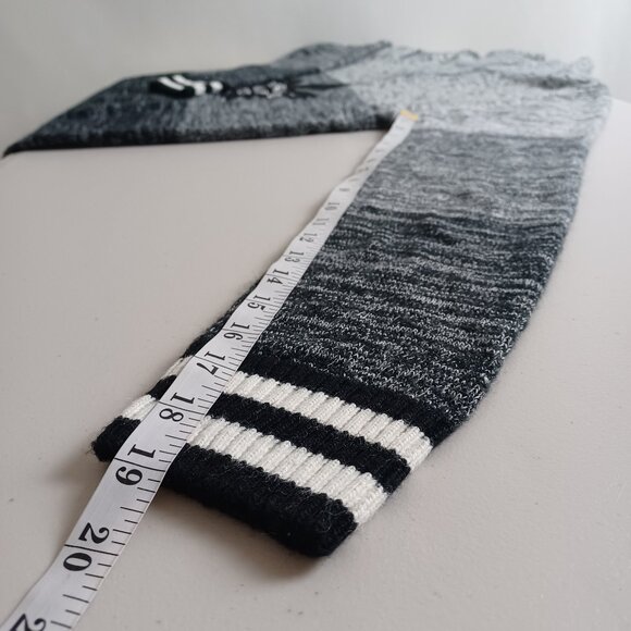 NHL Maple Leafs Fan Sweater - Picture 13 of 16